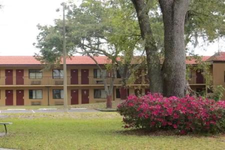 TraveSuites by Wyndham East Gate Orange - 14