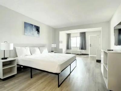 TraveSuites by Wyndham East Gate Orange - 56