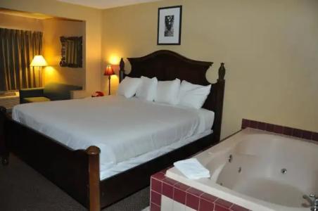 TraveSuites by Wyndham East Gate Orange - 29