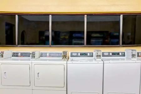 TraveSuites by Wyndham East Gate Orange - 16