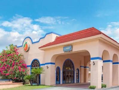 TraveSuites by Wyndham East Gate Orange - 45