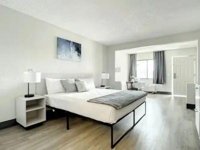 TraveSuites by Wyndham East Gate Orange - 54