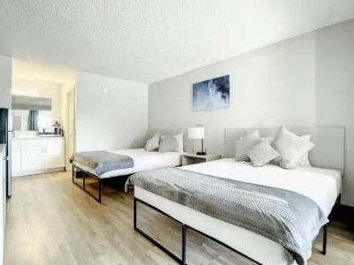 TraveSuites by Wyndham East Gate Orange - 52