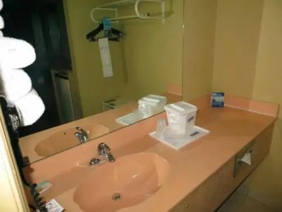 TraveSuites by Wyndham East Gate Orange - 30