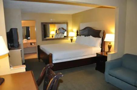 TraveSuites by Wyndham East Gate Orange - 28