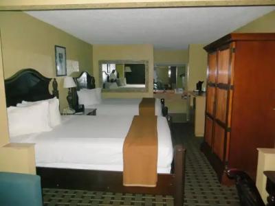 TraveSuites by Wyndham East Gate Orange - 31