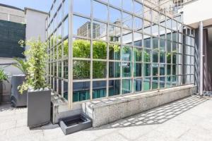 b&b Too Cute 2b Str8, Милан