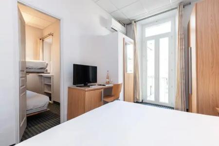 Modern Waikiki - 18