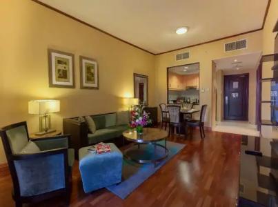 Chelsea Gardens Apartment - 5