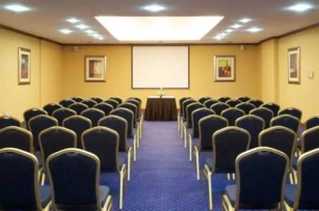 Chelsea Gardens Apartment - 19