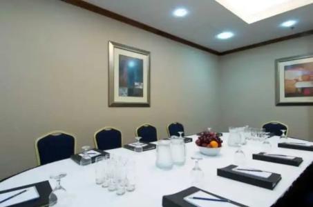 Chelsea Gardens Apartment - 20