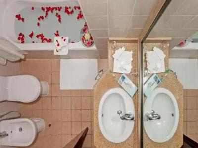 Chelsea Gardens Apartment - 38