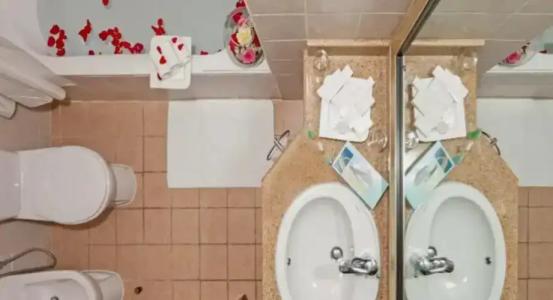 Chelsea Gardens Apartment - 35