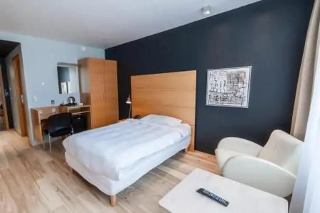 Park Inn by Radisson Reykjavik Keflavík Airport - 1