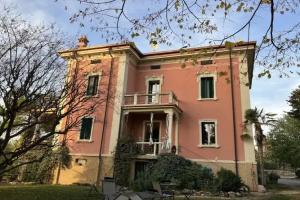 b&b La Familia, Лацизе