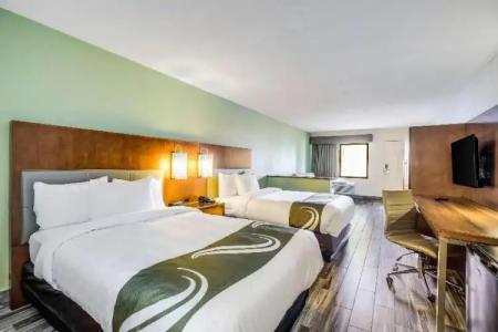 Quality Inn & Suites Downtown - 18