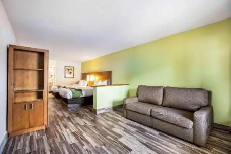 Quality Inn & Suites Downtown - 25