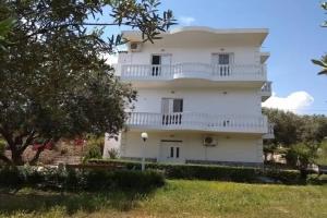 Villa Ambra, Ксамил