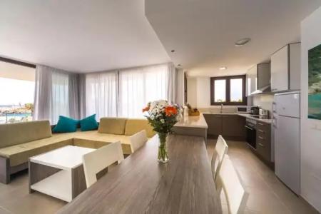 ApartFerrer Skyline - 76