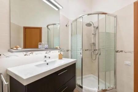 Miclad Colosseum Guest House - 88