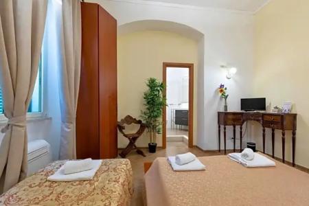 Miclad Colosseum Guest House - 47