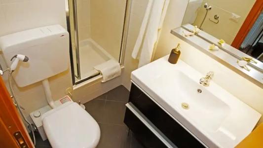 Miclad Colosseum Guest House - 62