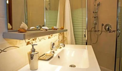 Miclad Colosseum Guest House - 33