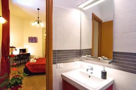 Miclad Colosseum Guest House - 96