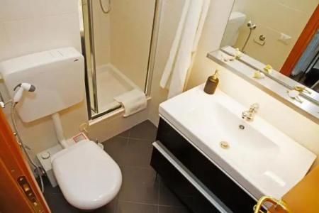 Miclad Colosseum Guest House - 85