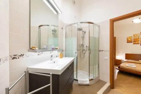 Miclad Colosseum Guest House - 8