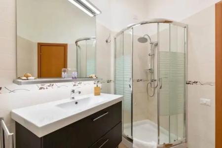 Miclad Colosseum Guest House - 9
