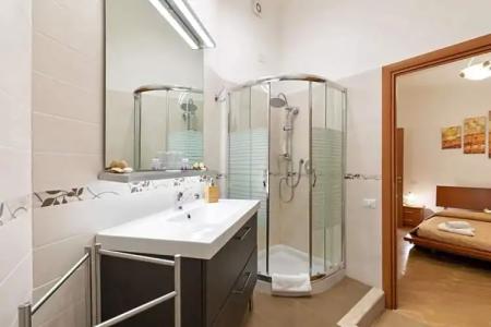 Miclad Colosseum Guest House - 55