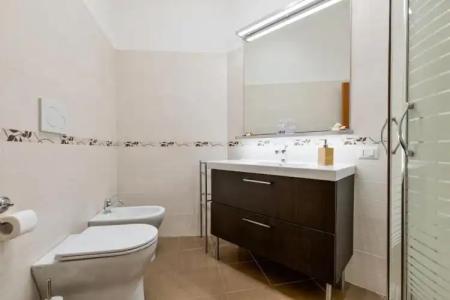 Miclad Colosseum Guest House - 91