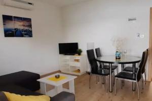 Апартаменты «Bartol with sea view near the beach & city center», Трогир