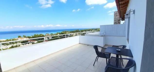 Bungalow White Tennis  & Suites - 75