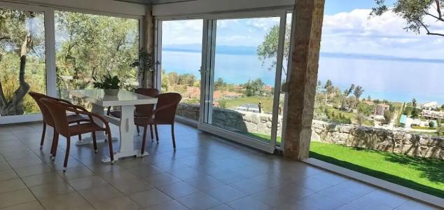 Bungalow White Tennis  & Suites - 170