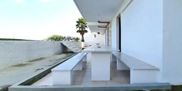 Bungalow White Tennis  & Suites - 102