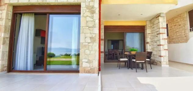 Bungalow White Tennis  & Suites - 210