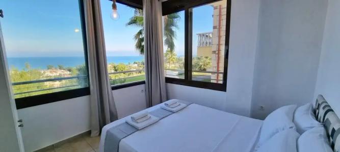 Bungalow White Tennis  & Suites - 140