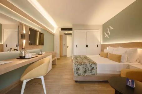 Sailor's Beach Club - 62