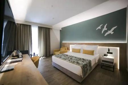 Sailor's Beach Club - 59