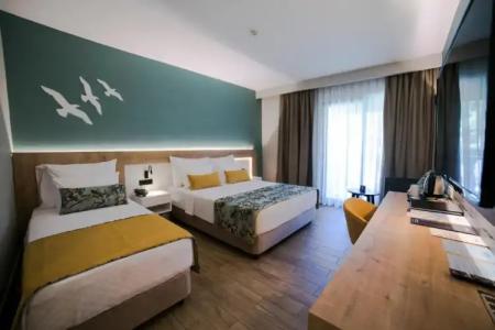 Sailor's Beach Club - 51