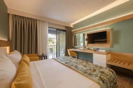 Sailor's Beach Club - 63