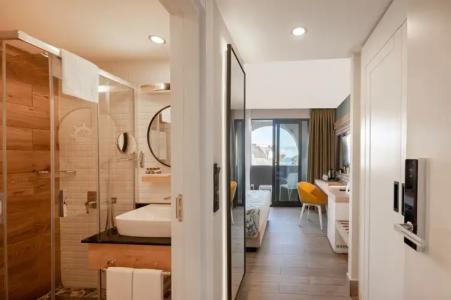 Sailor's Beach Club - 55