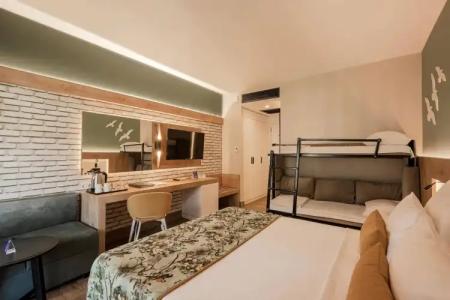 Sailor's Beach Club - 71