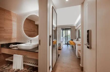 Sailor's Beach Club - 69