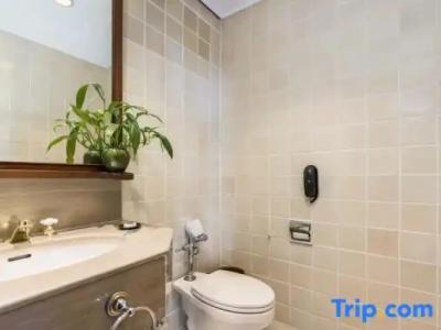 Chatrium Royal Lake Yangon - 300