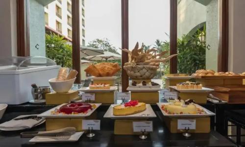 Chatrium Royal Lake Yangon - 14