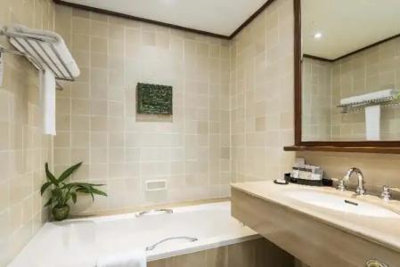 Chatrium Royal Lake Yangon - 54