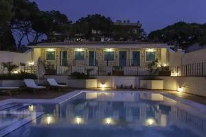 Karamela Hotel, Айвалык